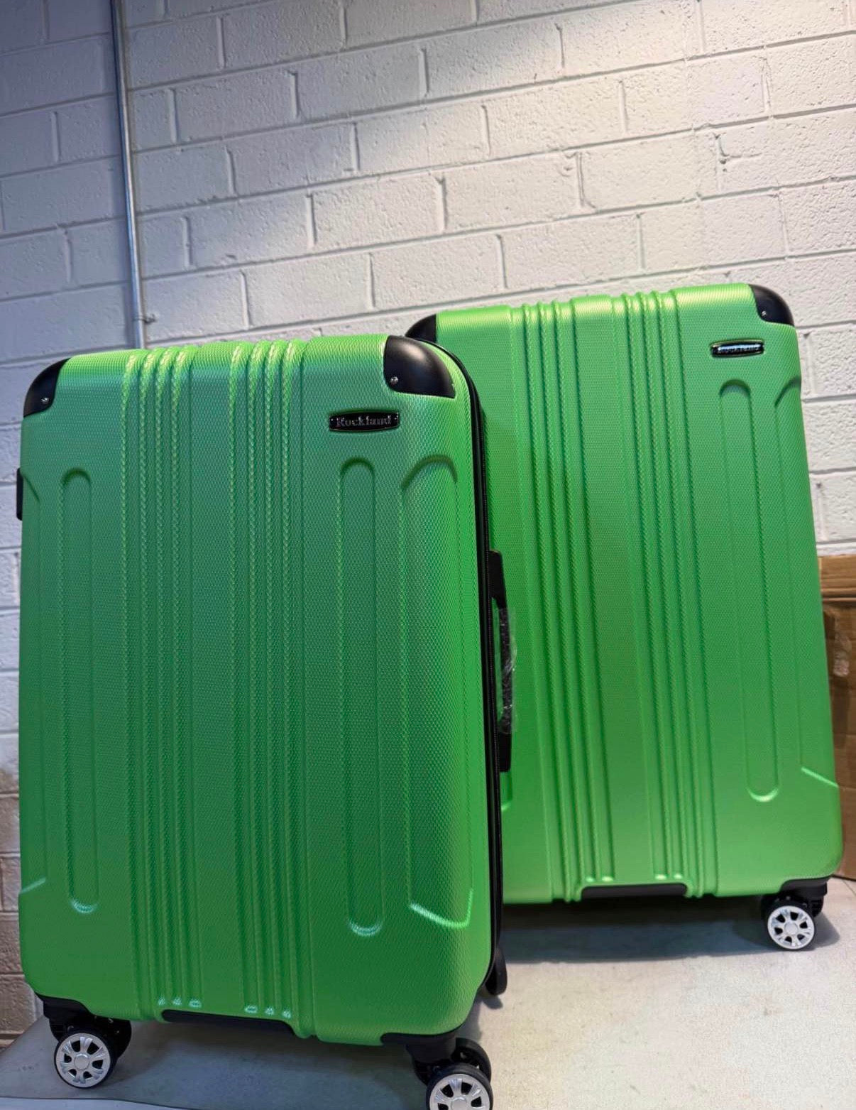 Rockland London Hardside Spinner Wheel Luggage