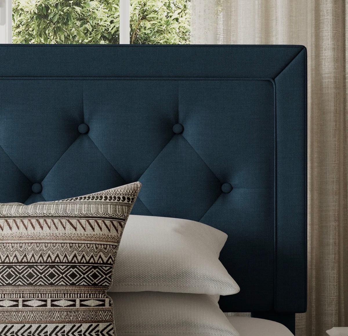 Hegg Tufted Upholstered Platform Bed Queen size