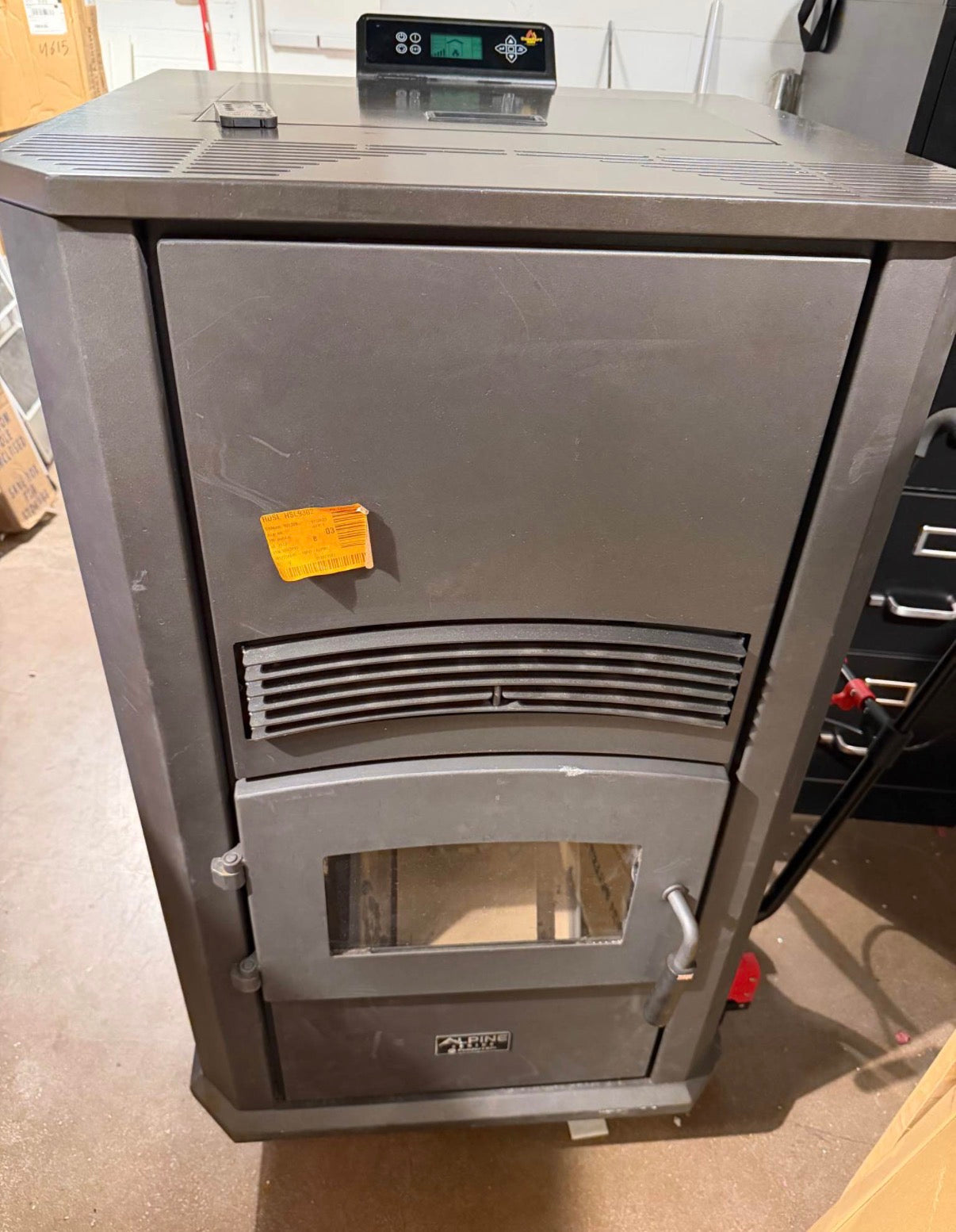 2800 sq. ft. HP42-Alpine Pellet Stove Heating Space ( used not tested)