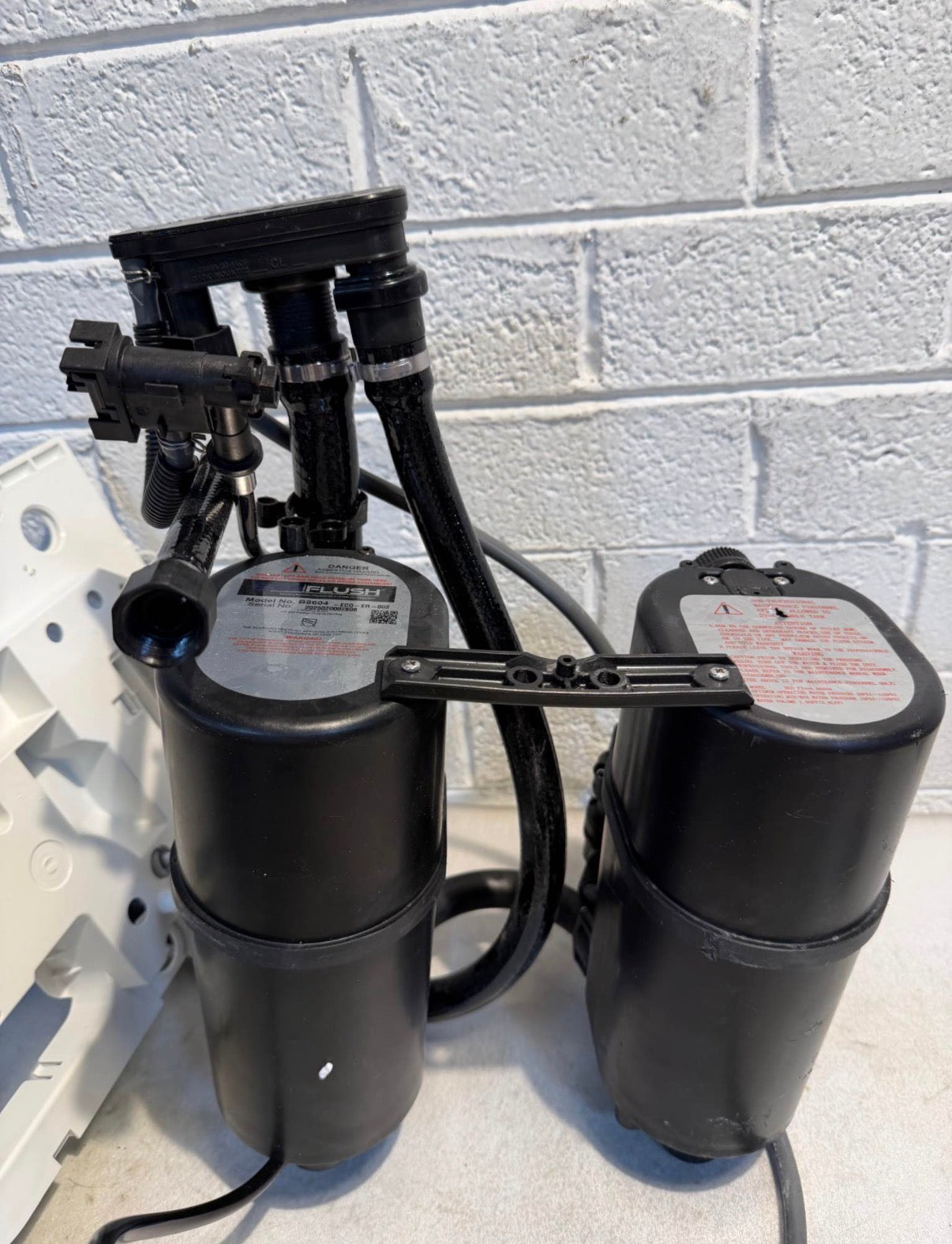 HOROW Model # HR-T30 Air Pressure-assisted Flush System
