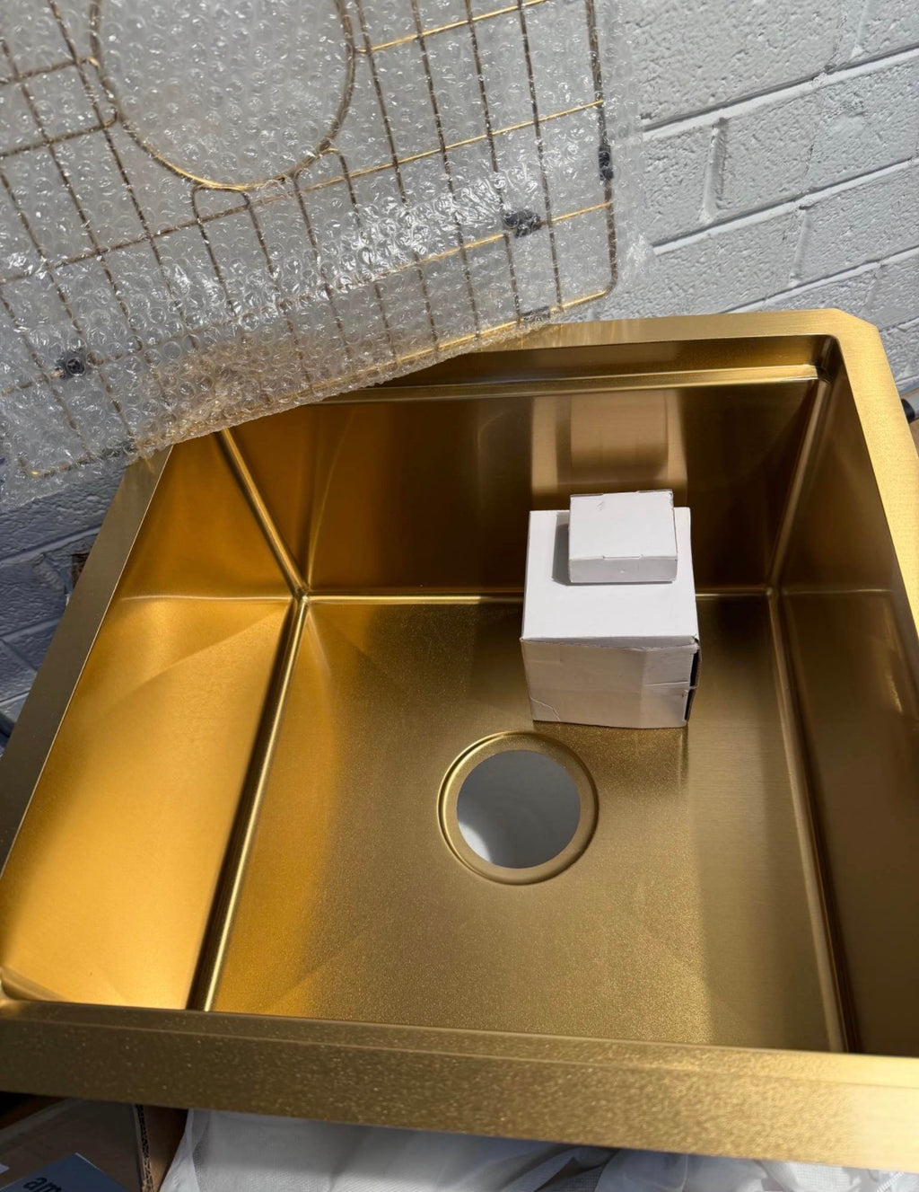 Gold Bar Sink Undermount (18" X18")