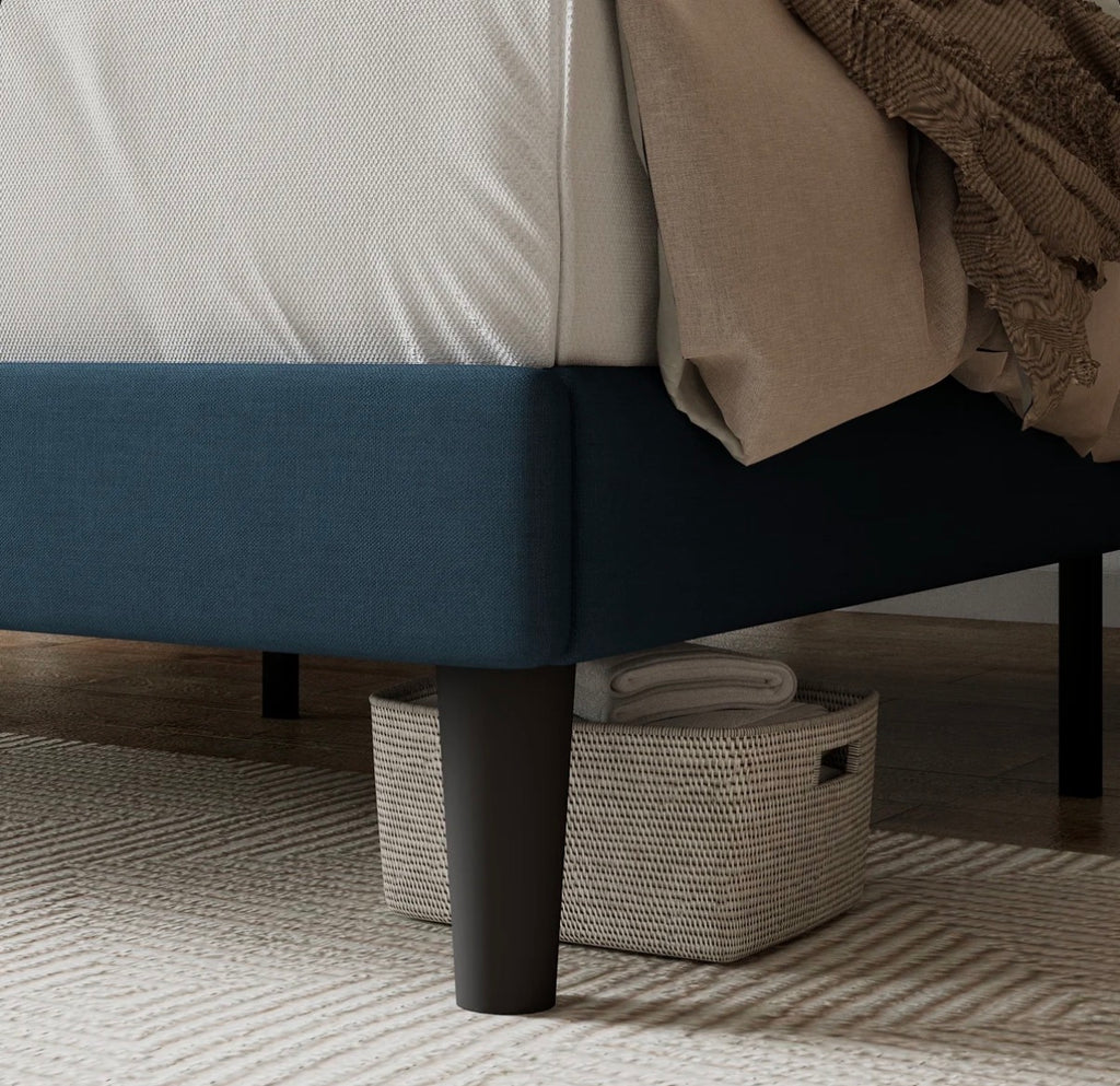Hegg Tufted Upholstered Platform Bed Queen size