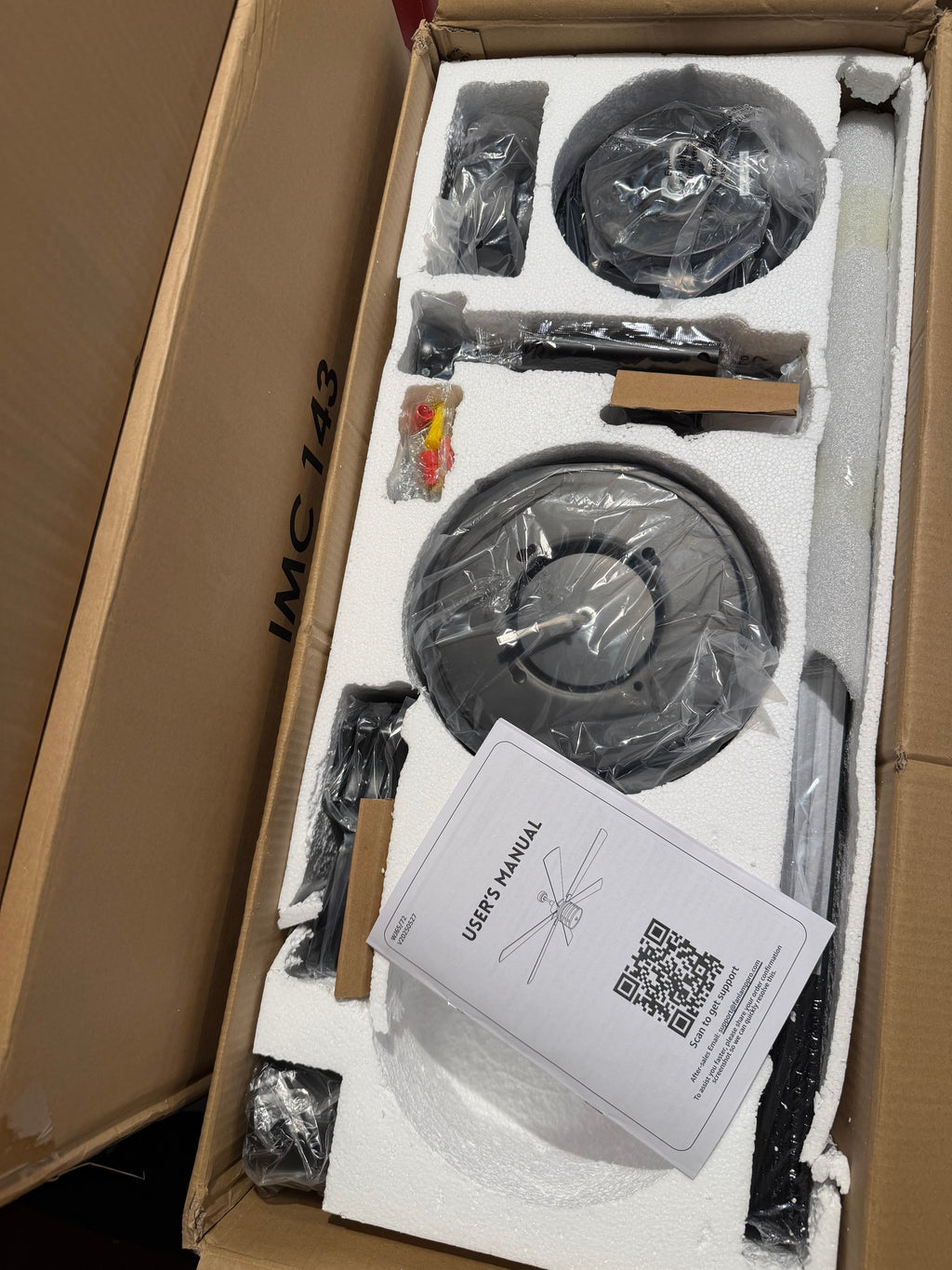 65 in. Indoor  Large Ceiling Fan (missing  decorative glass )