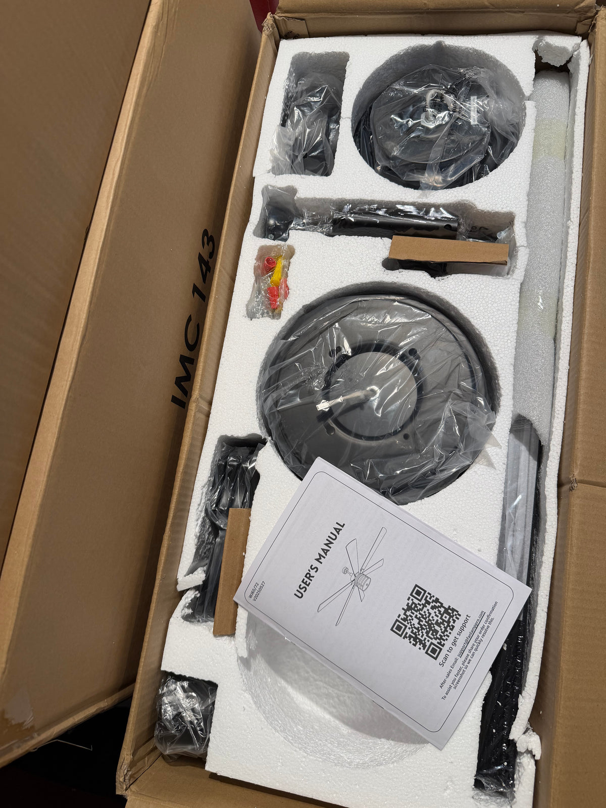 65 in. Indoor  Large Ceiling Fan (missing  decorative glass )