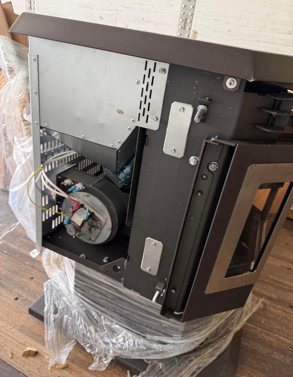 HP21-SS Pellet Stove 2,400 sq. ft (missing parts)