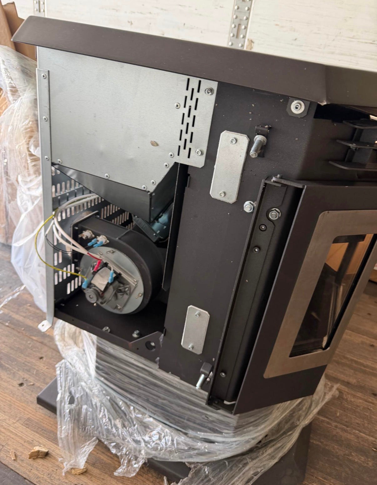 HP21-SS Pellet Stove 2,400 sq. ft (missing parts)