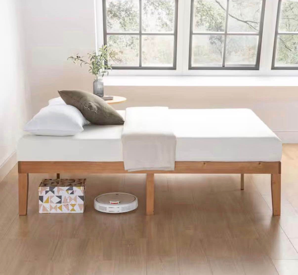 Naturalista Classic Brown Natural Pine Solid Wood Frame Queen Platform Bed