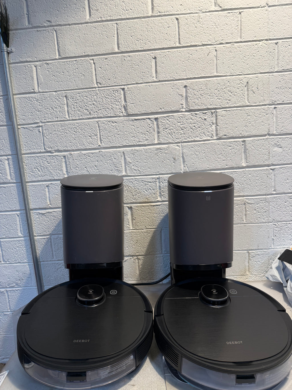 ECOVACS Deebot Ozmo T8 AIVI Robot Vacuum Cleaner & Mop(used)