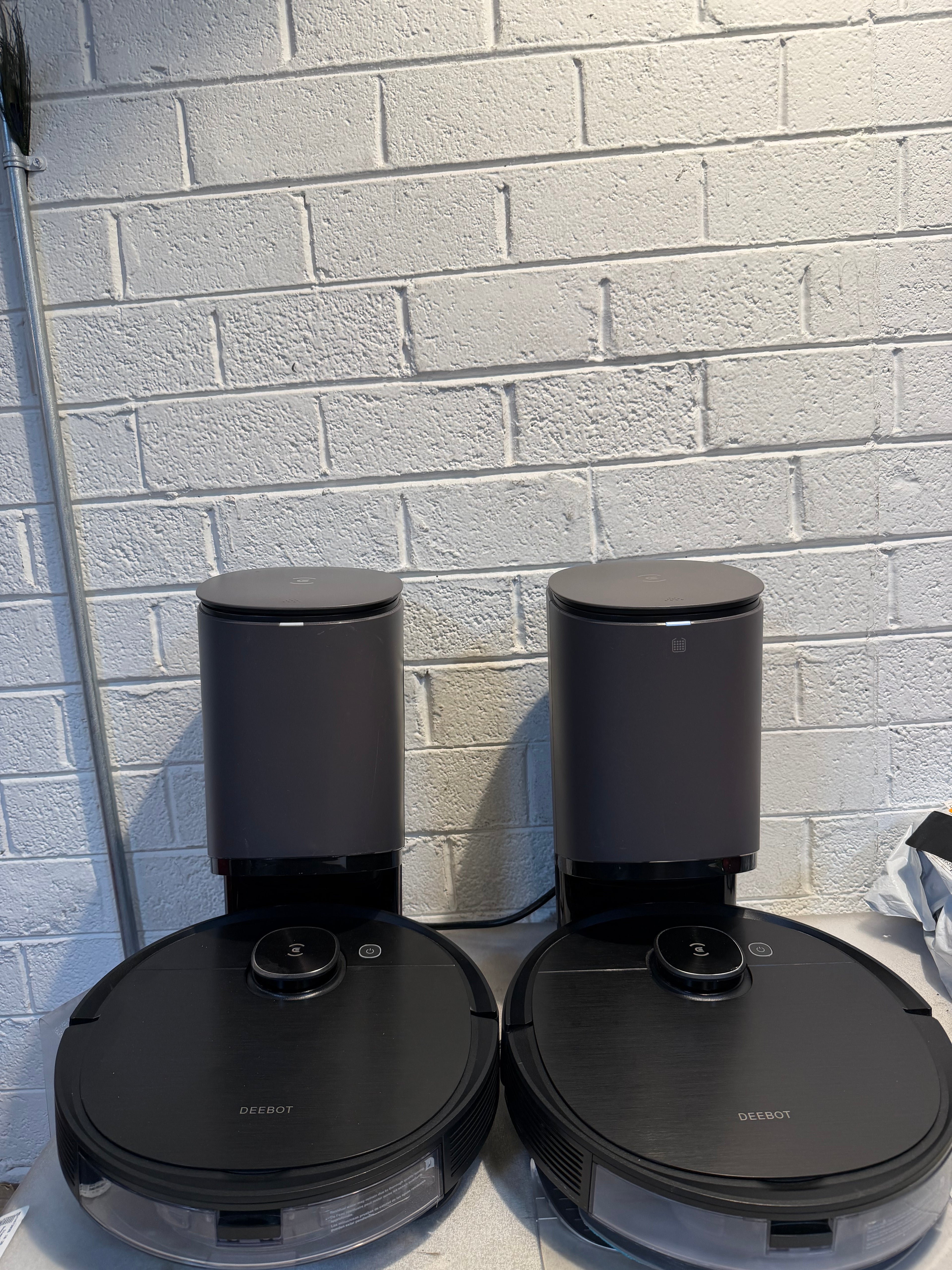 ECOVACS Deebot Ozmo T8 AIVI Robot Vacuum Cleaner & Mop(used)