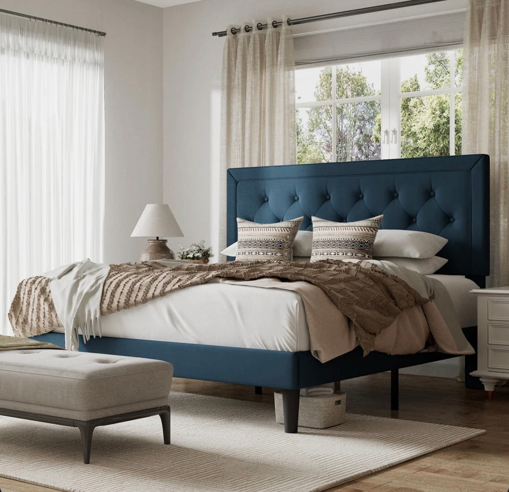 Hegg Tufted Upholstered Platform Bed Queen size