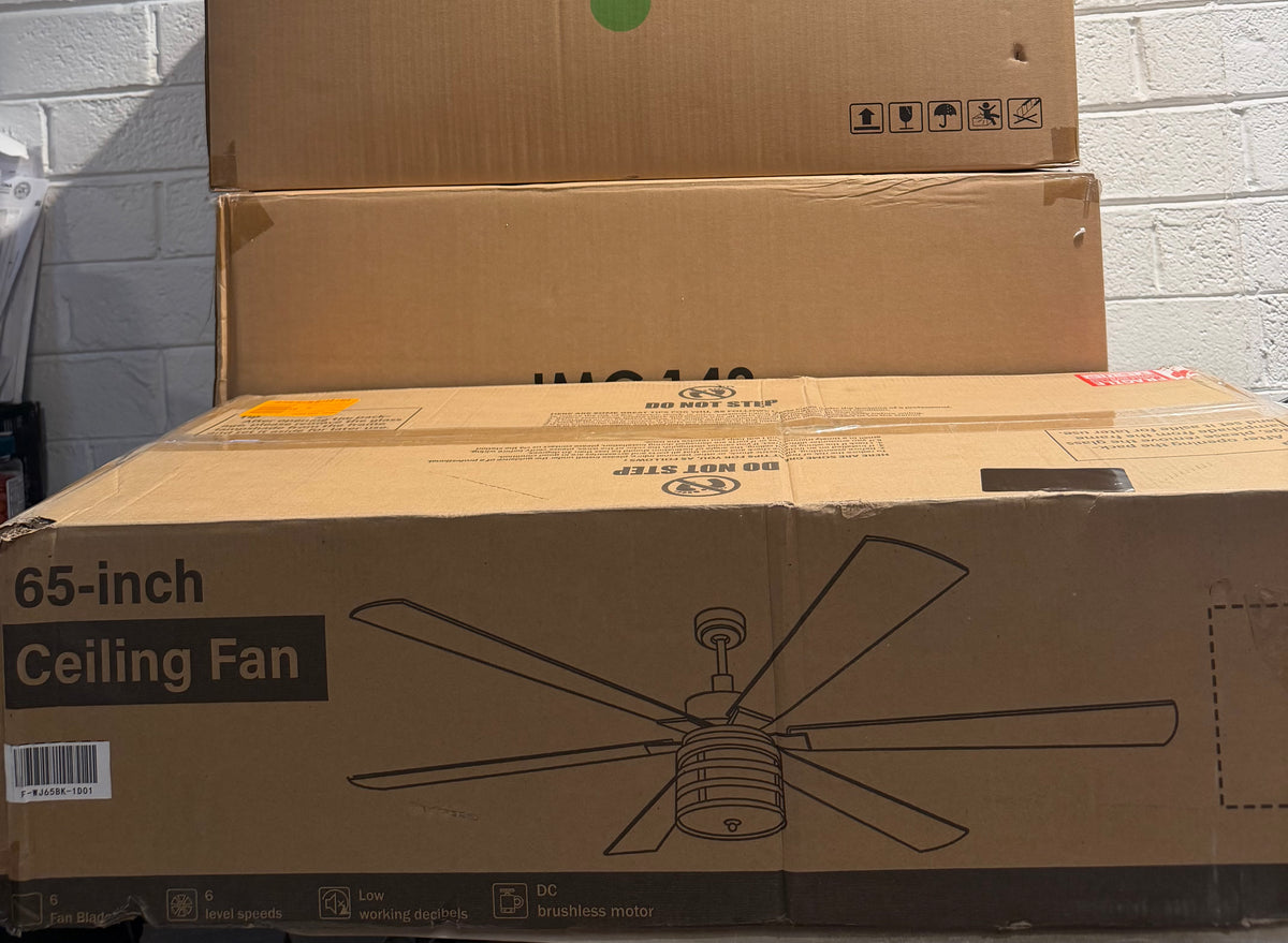 65 in. Indoor  Large Ceiling Fan (missing  decorative glass )