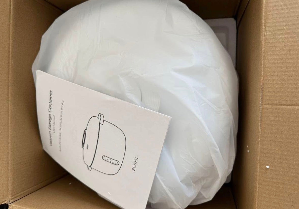 Automatic Vacuum Food Container for Dog Cat Bird